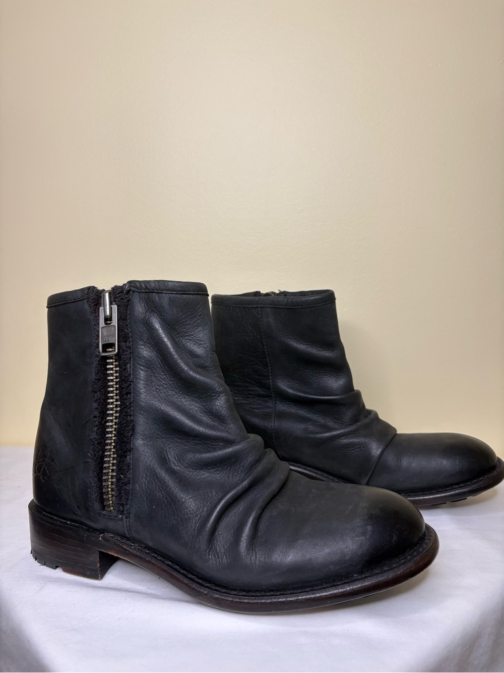 John Fluevog Black Leather Side-Zip Wrinkled Ankle Boots Size 7